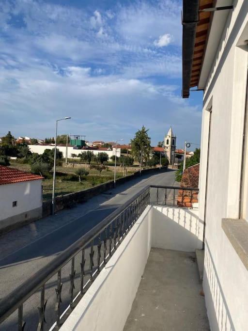 Caminho Da Vila Moradia. Escalos de Cima Esterno foto